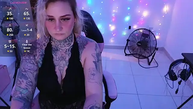 Lisacasandra online show from 12/18/24, 11:19