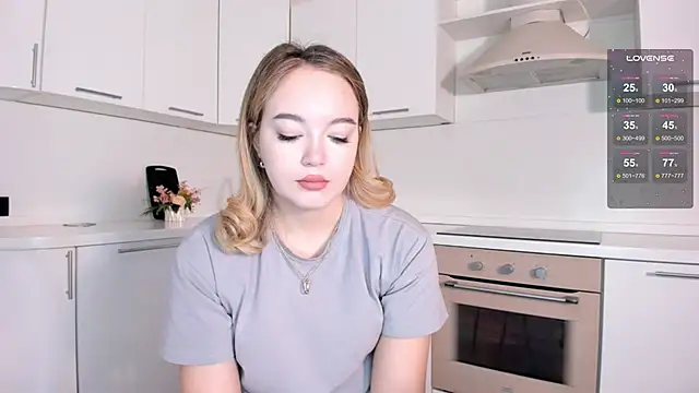 Snapshot of SheenaDollins chatting on 12/04/24, 06:44 SheenaDollins online show from 12/04/24, 06:44