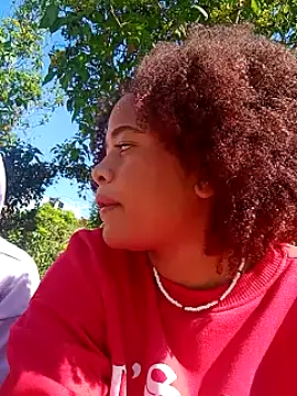 Snapshot of DANIELA_MICHEL chatting on 12/05/24, 02:33 DANIELA MICHEL online show from 12/05/24, 02:33