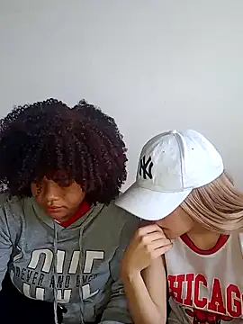 Snapshot of DANIELA_MICHEL chatting on 12/10/24, 03:01 DANIELA MICHEL online show from 12/10/24, 03:01