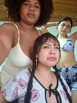 Snapshot of DANIELA_MICHEL chatting on 03/01/25, 10:10 DANIELA MICHEL online show from 03/01/25, 10:10