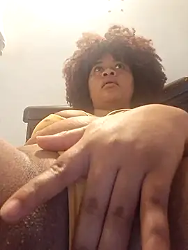 Snapshot of DANIELA_MICHEL chatting on 11/12/25, 02:39 DANIELA MICHEL online show from 11/12/25, 02:39