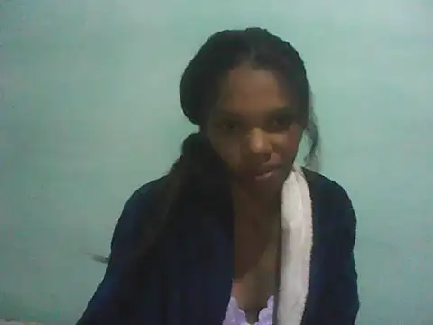 Snapshot of Antsoalie chatting on 10/08/25, 06:33 Antsoalie online show from 10/08/25, 06:33