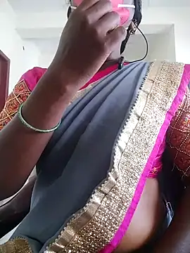 Snapshot of Preethytamilsexy chatting on 12/18/25, 07:36 Preethytamilsexy online show from 12/18/25, 07:36