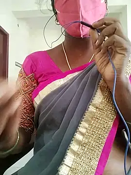 Snapshot of Preethytamilsexy chatting on 12/23/25, 04:43 Preethytamilsexy online show from 12/23/25, 04:43