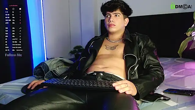 LyleBennett  online show from 10/04/25, 01:53