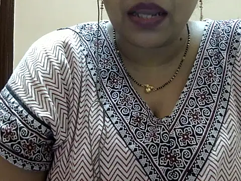 Snapshot of Riya_riyaa chatting on 10/11/25, 02:37 Riya riyaa online show from 10/11/25, 02:37