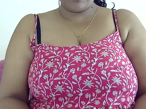 Snapshot of Riya_riyaa chatting on 11/08/25, 02:34 Riya riyaa online show from 11/08/25, 02:34