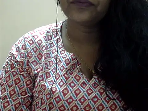 Snapshot of Riya_riyaa chatting on 11/08/25, 02:39 Riya riyaa online show from 11/08/25, 02:39