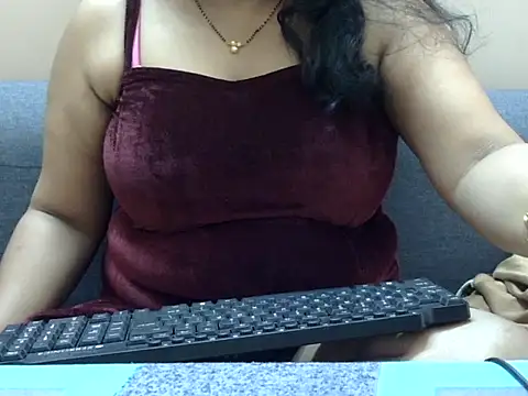 Snapshot of Riya_riyaa chatting on 12/05/25, 08:34 Riya riyaa online show from 12/05/25, 08:34