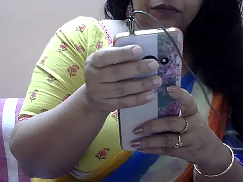 Snapshot of Riya_riyaa chatting on 12/14/25, 05:29 Riya riyaa online show from 12/14/25, 05:29