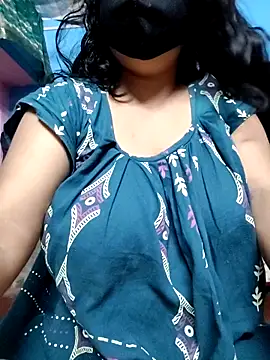 Snapshot of BERRY_00 chatting on 10/03/25, 10:12 BERRY 00 online show from 10/03/25, 10:12