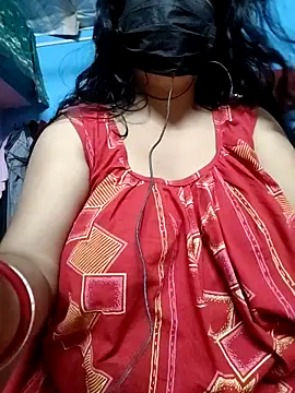 Snapshot of BERRY_00 chatting on 10/28/25, 10:19 BERRY 00 online show from 10/28/25, 10:19