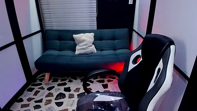 Snapshot of AlliceRosero chatting on 09/25/25, 04:05 AlliceRosero online show from 09/25/25, 04:05