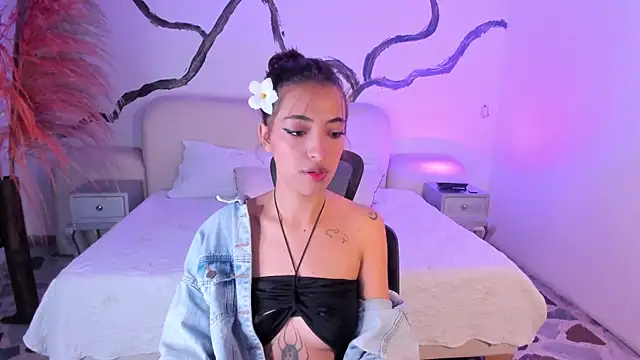 Snapshot of AlliceRosero chatting on 10/02/25, 04:41 AlliceRosero online show from 10/02/25, 04:41