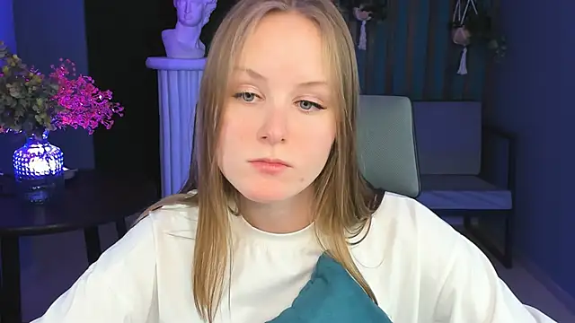 VivienLeeigh online show from 12/18/24, 04:17