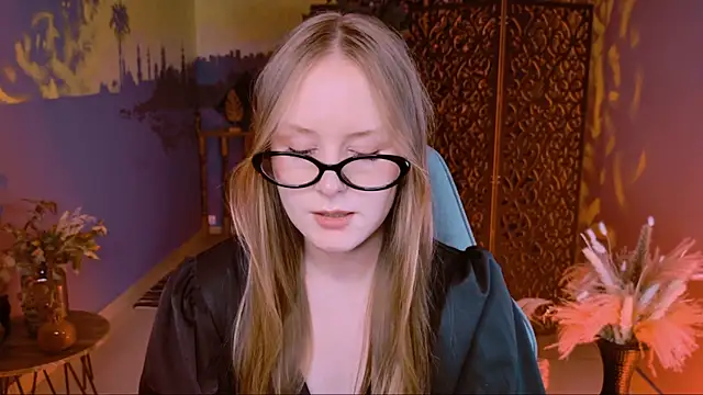 VivienLeeigh online show from 09/24/25, 03:04