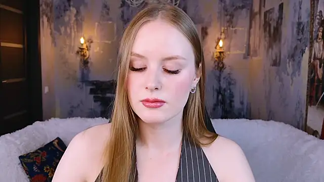 Snapshot of VivienLeeigh chatting on 11/25/25, 01:11 VivienLeeigh online show from 11/25/25, 01:11