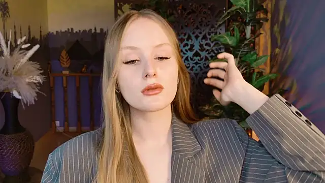 Snapshot of VivienLeeigh chatting on 11/28/25, 01:14 VivienLeeigh online show from 11/28/25, 01:14