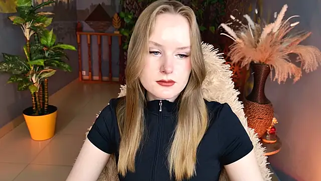VivienLeeigh online show from 05/13/26, 05:05