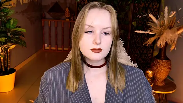 VivienLeeigh online show from 06/05/26, 05:14