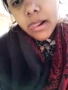 Snapshot of zeevaansari chatting on 12/15/24, 08:30 zeevaansari online show from 12/15/24, 08:30