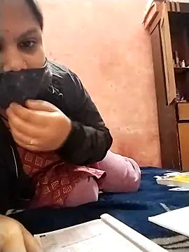 Snapshot of zeevaansari chatting on 01/06/25, 07:52 zeevaansari online show from 01/06/25, 07:52