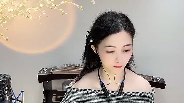 Snapshot of Tian-xin-999 chatting on 09/14/25, 03:44 Tian-xin-999 online show from 09/14/25, 03:44