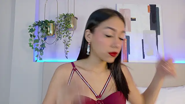 MiaOconner online show from 12/17/24, 01:05