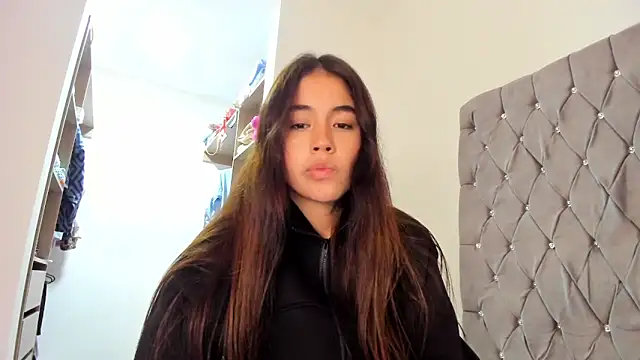 AriaMontgomery online show from 12/31/24, 04:49