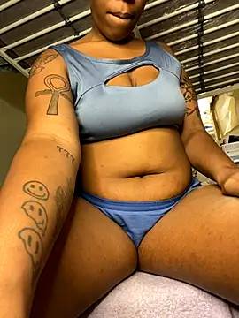 Snapshot of MsSapPhire500 chatting on 10/19/25, 05:52 MsSapPhire500 online show from 10/19/25, 05:52