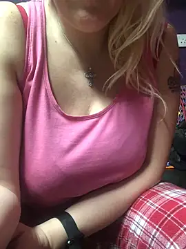 Snapshot of sexylady1983 chatting on 03/02/25, 02:51 sexylady1983 online show from 03/02/25, 02:51