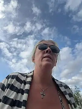 Snapshot of sexylady1983 chatting on 08/01/26, 06:51 sexylady1983 online show from 08/01/26, 06:51