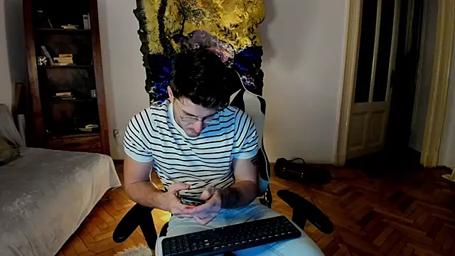 JulianDylan online show from 01/18/25, 04:37