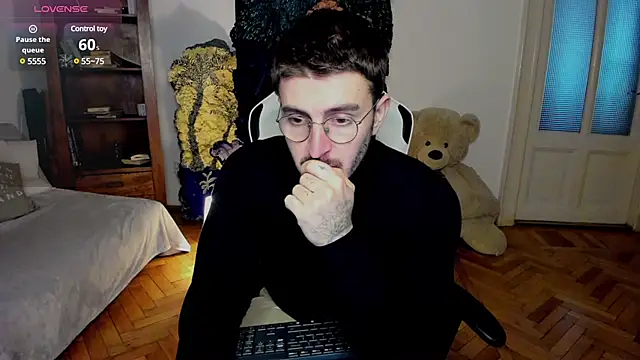 JulianDylan online show from 02/18/25, 07:21