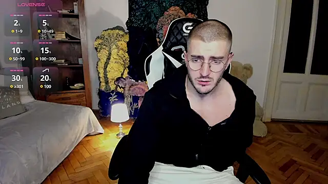 JulianDylan online show from 02/20/25, 04:28