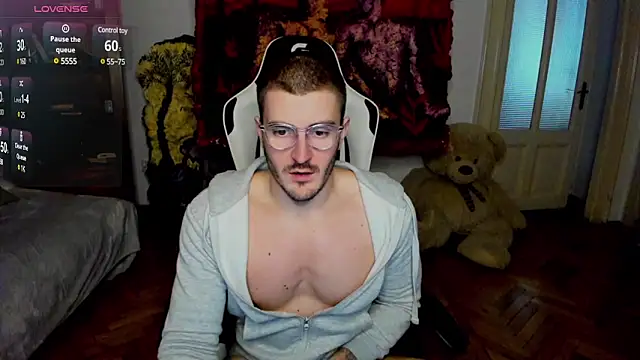 JulianDylan online show from 03/05/25, 10:22