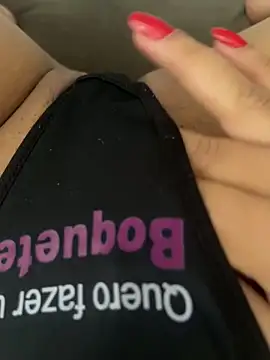 Snapshot of luara1988 chatting on 10/04/25, 11:19 luara1988 online show from 10/04/25, 11:19