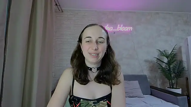 Anika bloom online show from 01/28/25, 04:39