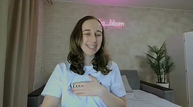 Anika bloom online show from 02/02/25, 10:06