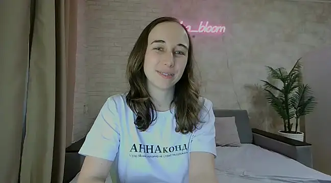 Anika bloom online show from 02/03/25, 04:14
