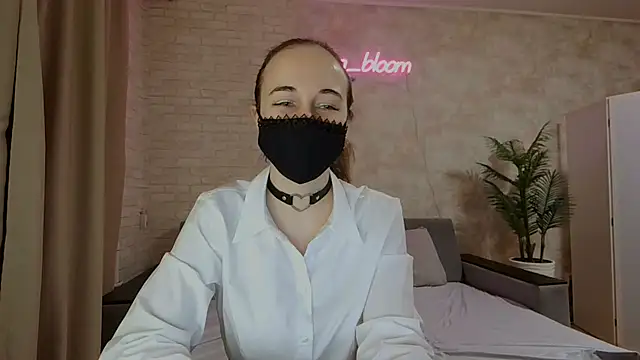 Anika bloom online show from 02/04/25, 09:41