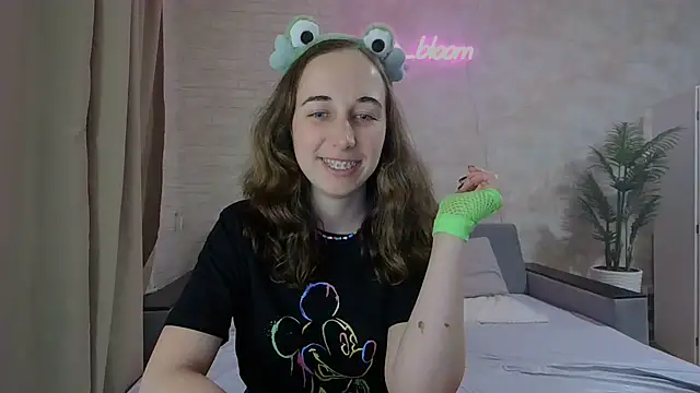 Anika bloom online show from 02/11/25, 03:18