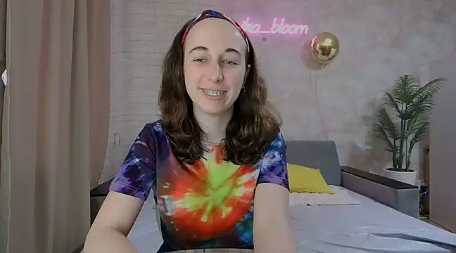 Anika bloom online show from 02/17/25, 07:26