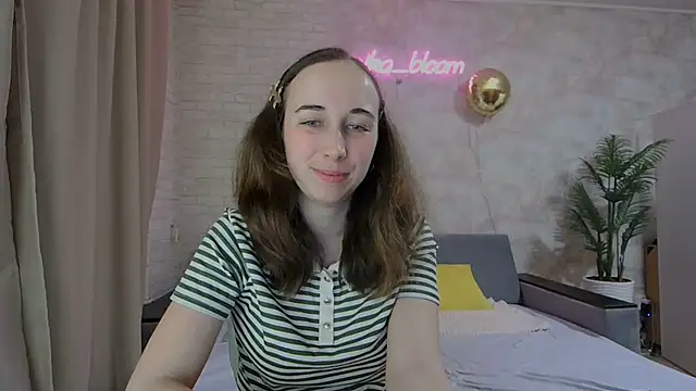 Anika bloom online show from 02/18/25, 08:47