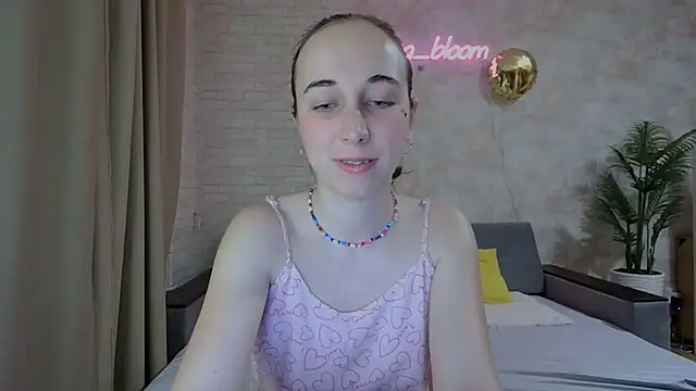 Anika bloom online show from 02/20/25, 07:52