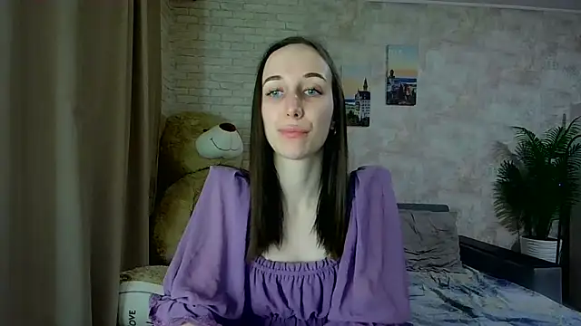Snapshot of Anika_bloom chatting on 03/08/26, 04:16 Anika bloom online show from 03/08/26, 04:16