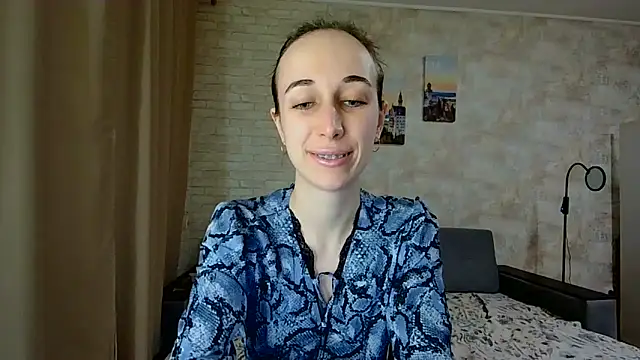 Snapshot of Anika_bloom chatting on 04/16/26, 08:42 Anika bloom online show from 04/16/26, 08:42