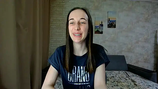 Snapshot of Anika_bloom chatting on 05/05/26, 12:18 Anika bloom online show from 05/05/26, 12:18