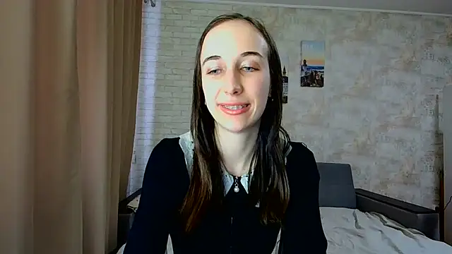 Snapshot of Anika_bloom chatting on 05/18/26, 04:18 Anika bloom online show from 05/18/26, 04:18